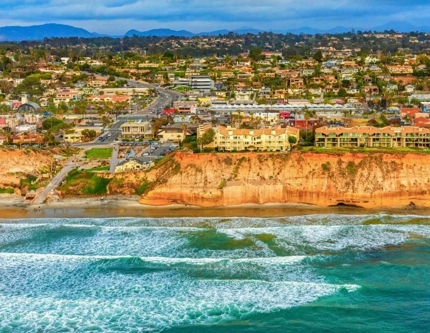 Huge White water condo at Fletcher Cove Solana Beach — Photo 3