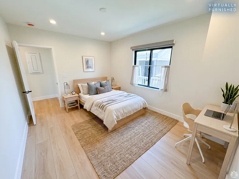 22 6th Ct #B — Photo 3