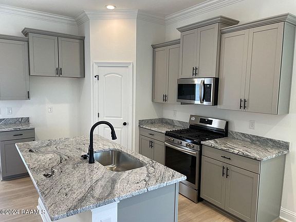 5th image of 316 Hidden Meadows Dr