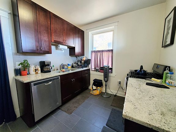 4th image of 1923 W Montrose Ave APT 2