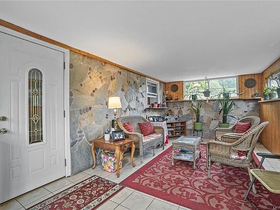 4th image of 13 Lakeview Dr