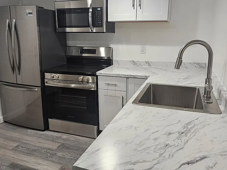 2742 S Dearborn St #B — Photo 3