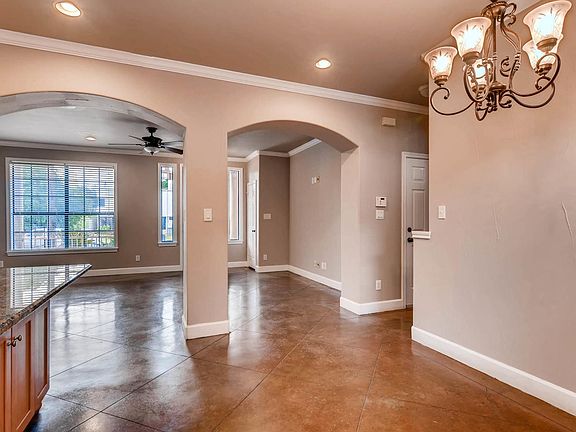 4th image of 906 Juniper St