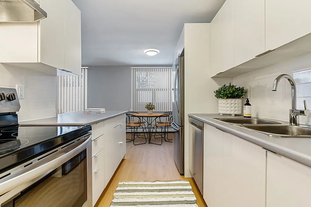 Castlegrove Apartments — Photo 1