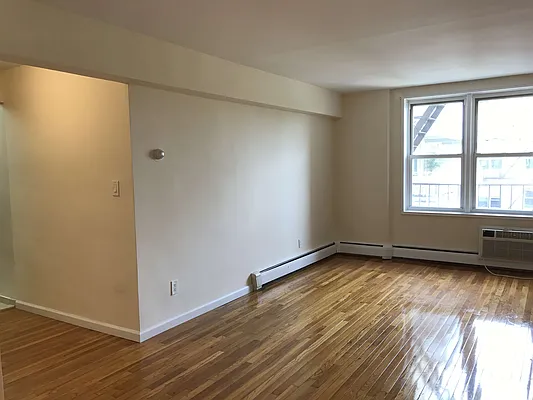 Rented by Prime Realty | media 33