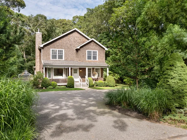 https://photos.zillowstatic.com/fp/b3b9f2fbf6598920a308f86f97d242ee-p_e.webp