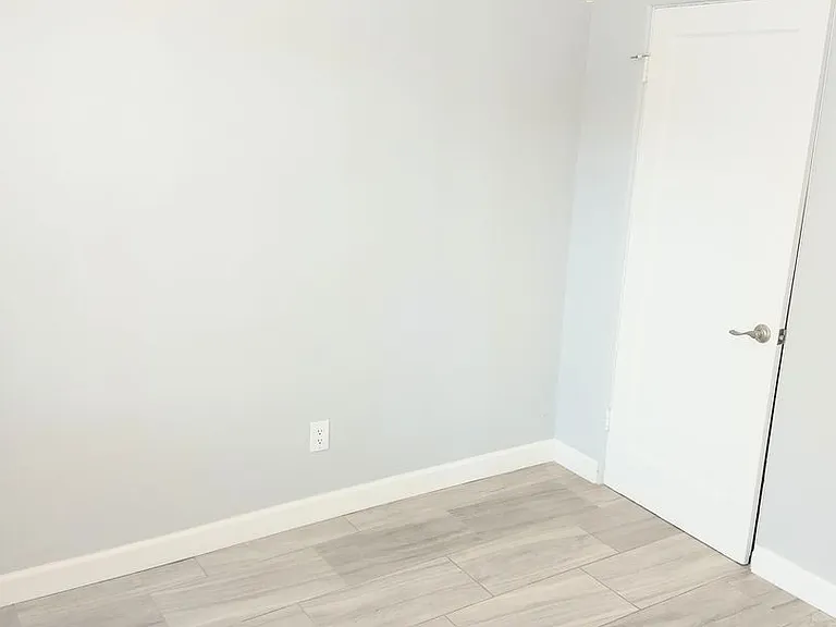 114 E Mariposa St #10 — Photo 15
