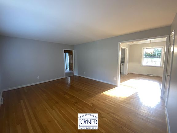 4th image of 9407 Wyndhurst Dr