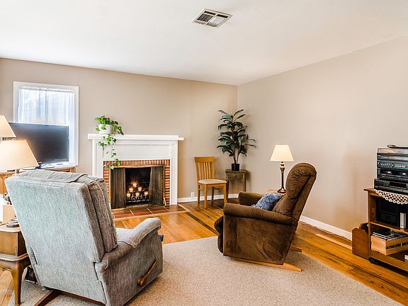 4th image of 2364 Purinton Dr