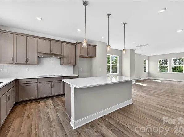 7921 Cedarsmith Ct, Charlotte, NC 28217