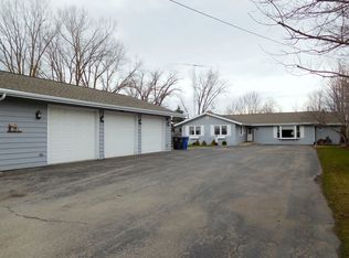 555 W Huron St, Omro, WI 54963