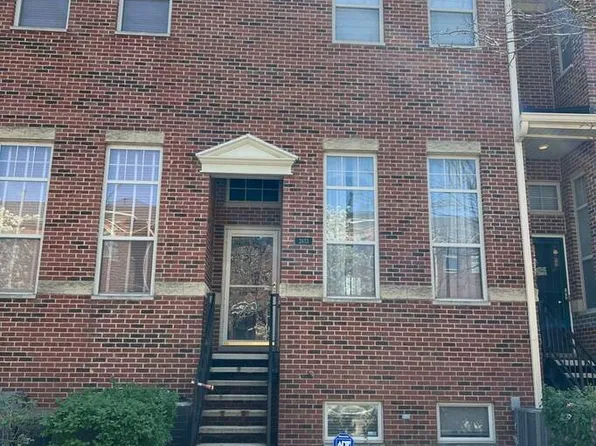 2653 W Melrose St, Chicago, IL 60618