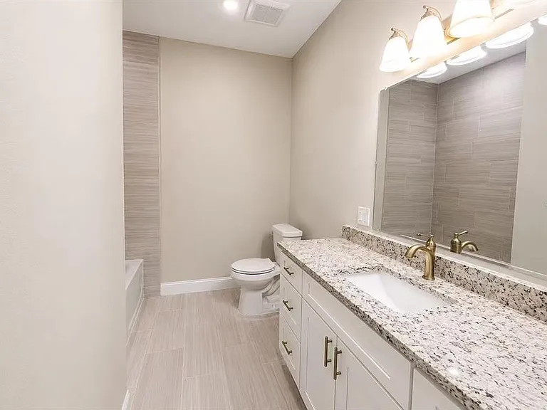 3203 E Diana St — Photo 5