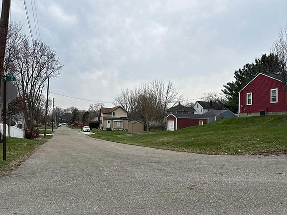 5th image of 2415 Snyder Ave NE