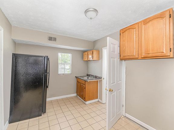 4th image of 713 Waite St #3