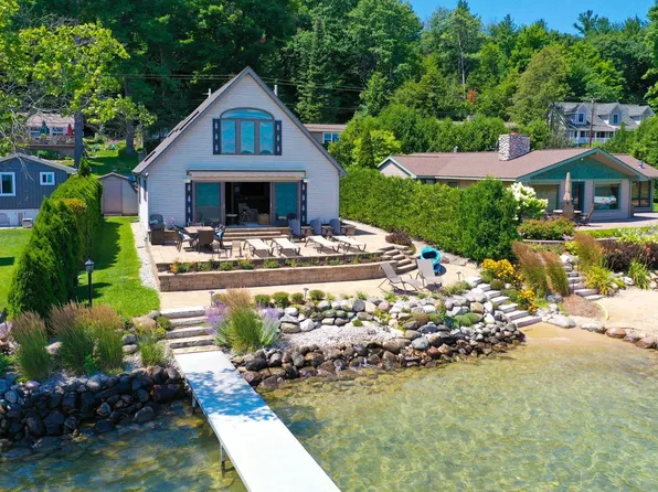 12511 SW Torch Lake Dr, Rapid City, MI 49676