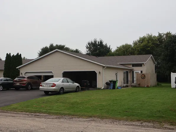 212-214 Eilbes Ave, Beaver Dam, WI 53916
