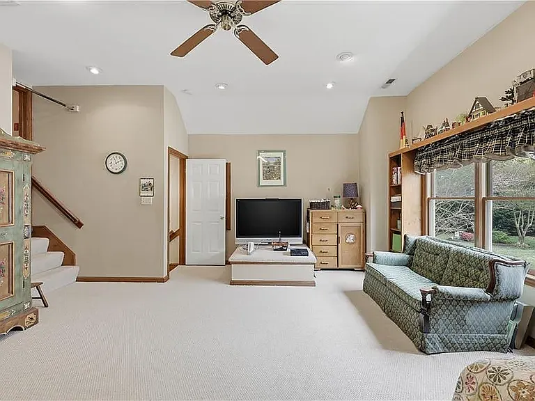 708 Marston Dr — Photo 18