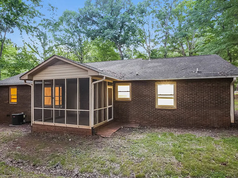 431 Hillcrest Dr — Photo 15