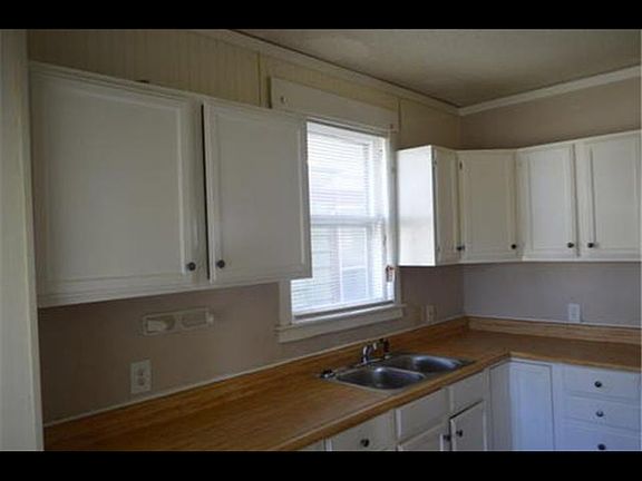 2nd image of 2714 Indiana Ave
