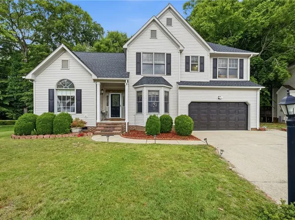 108 Lake Pointe Dr, Newport News, VA 23603