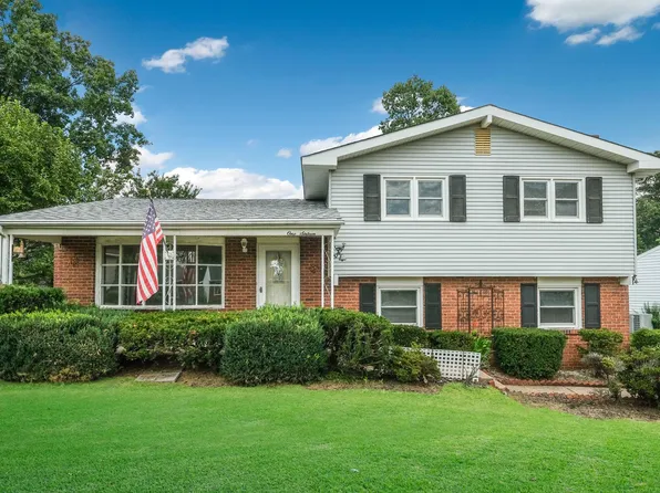 116 Hedgerow Dr, Morrisville, PA 19067