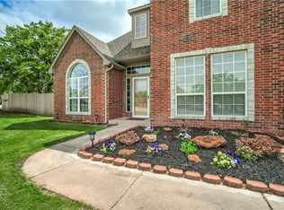 6900 Waterloo Ct, Edmond, OK 73025