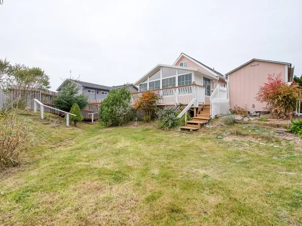 12 Pond Ln, Lakeside, OR 97449