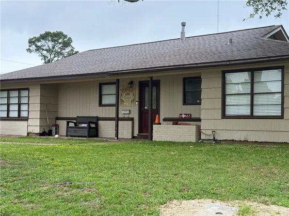 1200 Briar Cliff Dr, Bryan, TX 77802