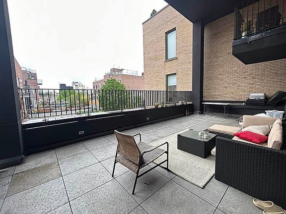 4th image of 229 8th St #304