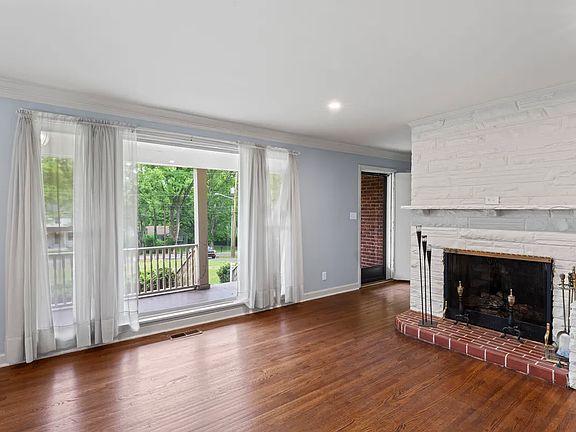 4th image of 326 Lawndale Dr
