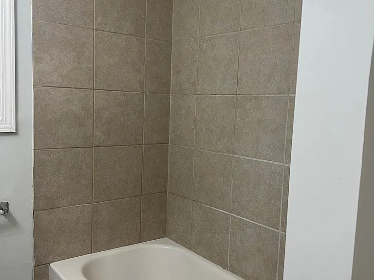 305 W Oak St #D — Photo 2