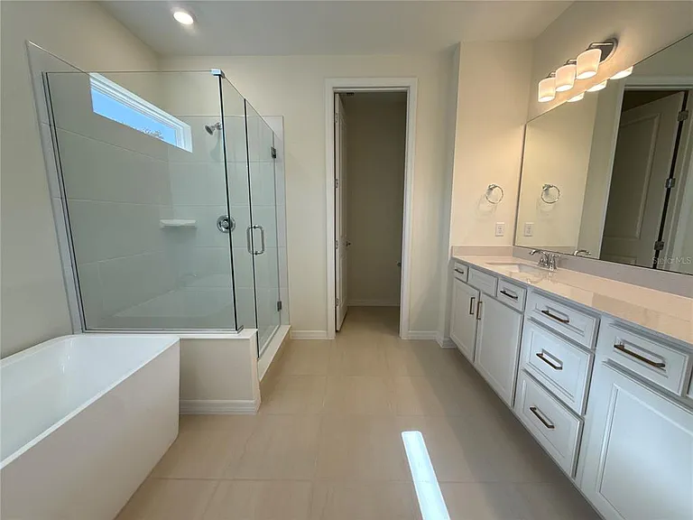16645 Lone Oak Cir — Photo 25