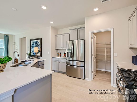 5th image of 1123 Coopers Ct #192