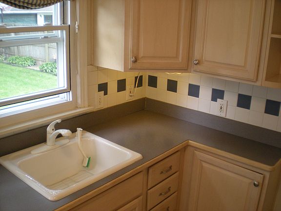 4th image of 1302 Bauman Ave