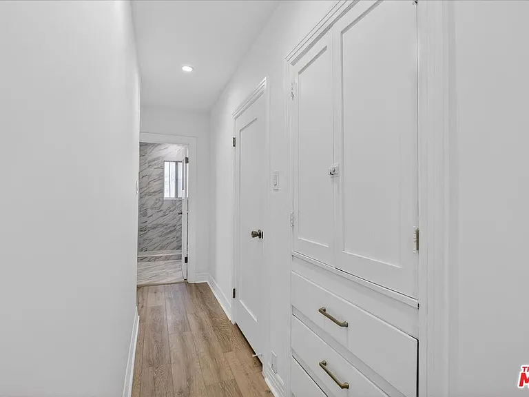 1185 S Tremaine Ave — Photo 42