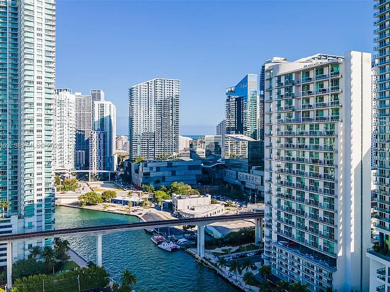 690 SW 1st Ct #Penthouse II16 — Photo 31