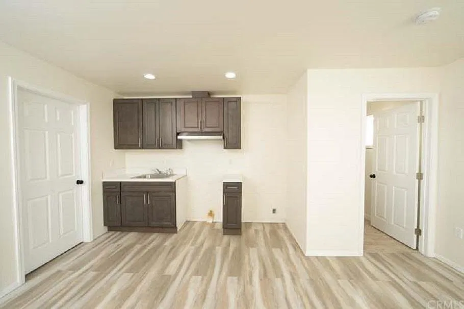 4 bed, 1200 sqft, $4,400 — Photo 3