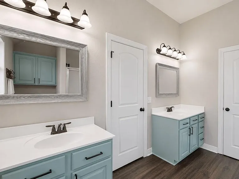 714 Newport Dr — Photo 15