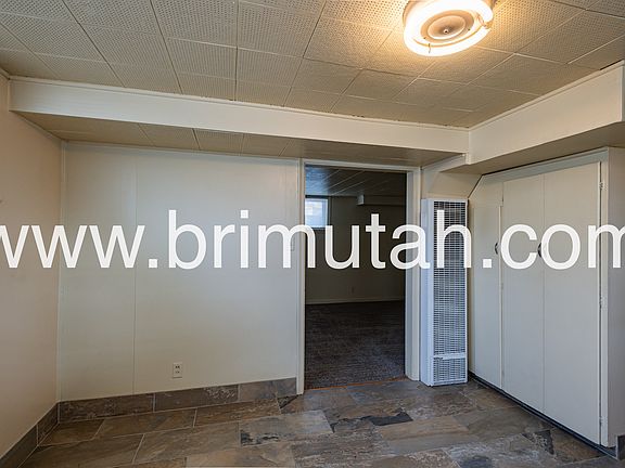 5th image of 2776 S Beverly St