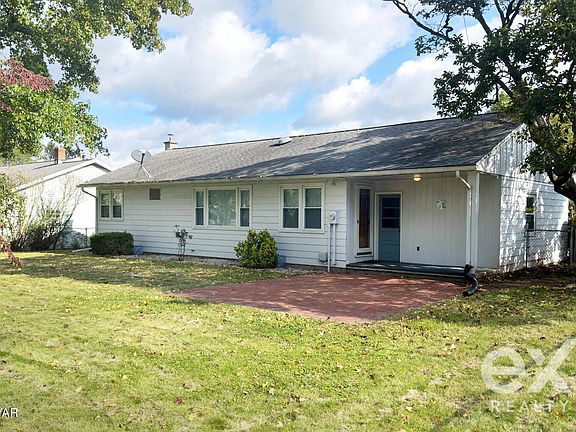 3rd image of 726 Grandview Pl S