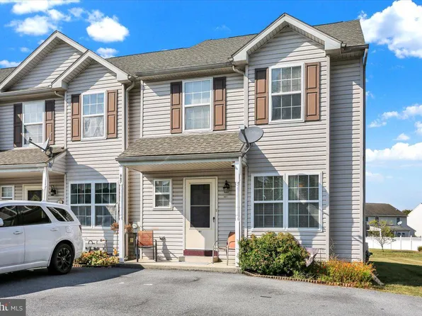 667 Walnut Tree Dr, Blandon, PA 19510