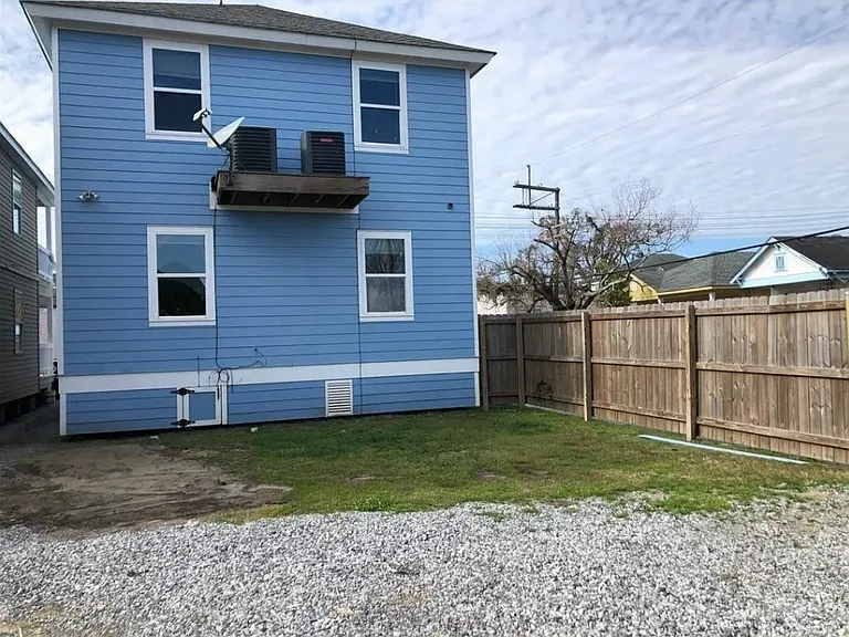 2539 Eagle St — Photo 16