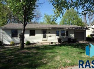 3924 E 24th St, Sioux Falls, SD 57103