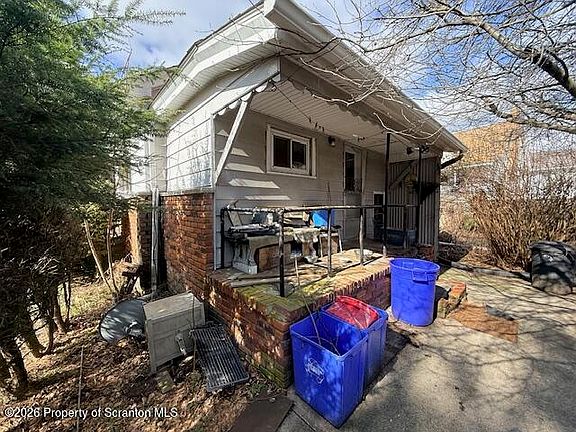 3rd image of 1149 Bennett St
