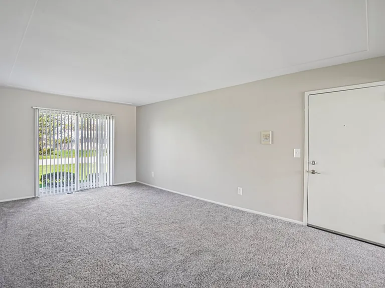 Rivercrest Apartments — Photo 69