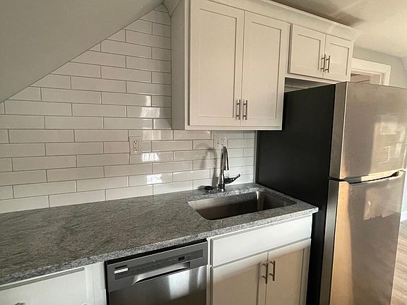 5th image of 388 Fairwood Ave #2