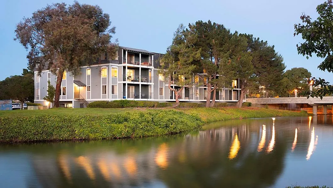 Mariners West Apartments — Photo 2