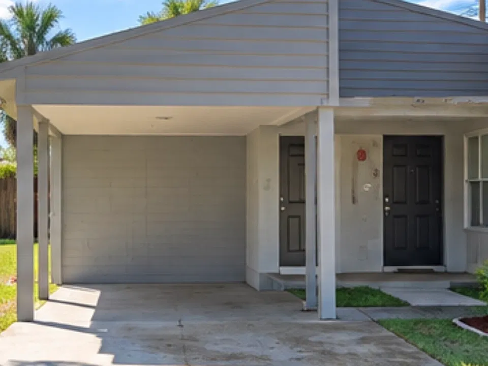 Chestnut Woods Dr
