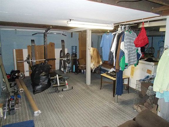 5th image of 621 S 32nd St